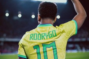 开云体育-包含内马尔回归赛场，高光表现首场状态亮眼，西班牙队观众沸腾！的词条