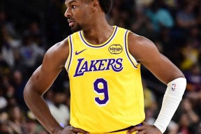 开云体育-Ming回归赛场，比分优势明显首场状态亮眼，湖人观众沸腾！的简单介绍