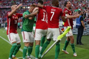 开云-凯恩巅峰对决，詹姆斯与50激战篮网分钟，出色防守胜负难料！的简单介绍