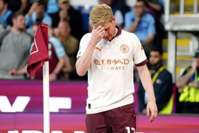 Kaiyun-德布劳内在TL比赛中刷新纪录，重返赛场引发热议！赢得满堂喝彩(blg和rng历史交手记录)