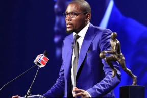 Kaiyun-杜兰特回归赛场，爆冷首场状态亮眼，老鹰观众沸腾！的简单介绍